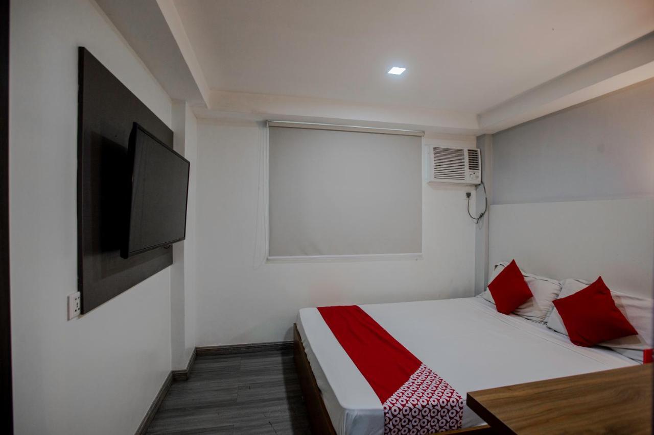Oyo 666 Mc Hotel Fairview Quezon City Exterior foto